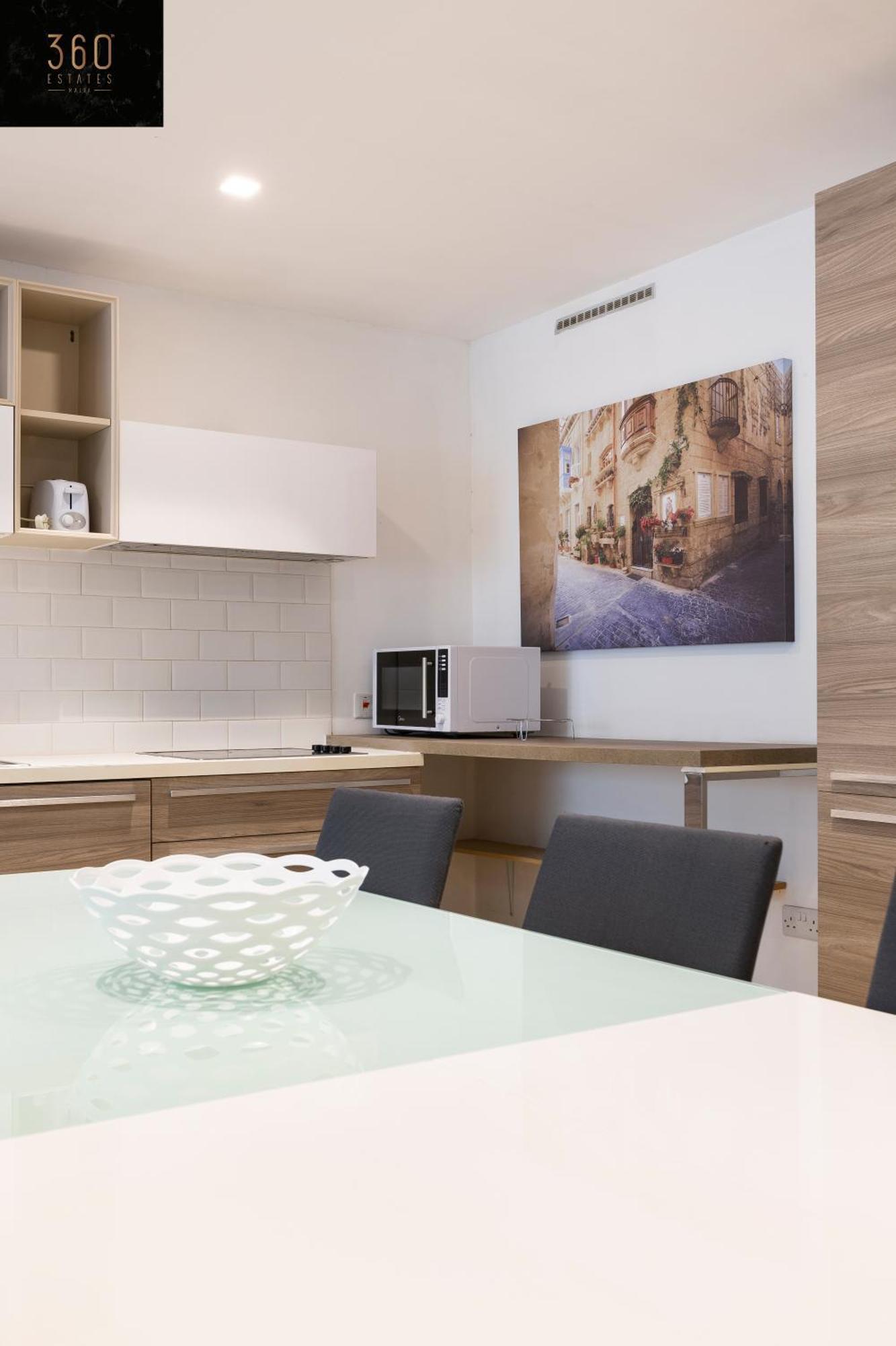 4Br Home In Prime Location Just Off The Promenade By 360 Estates Слима Экстерьер фото